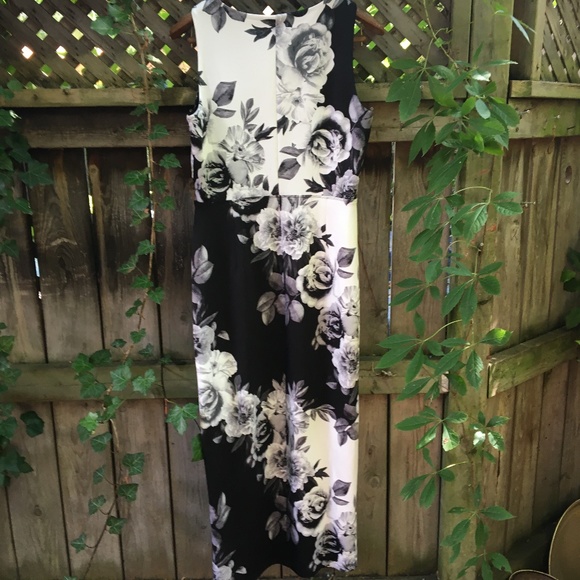 Alexa B Maxi Dress - Picture 2 of 4
